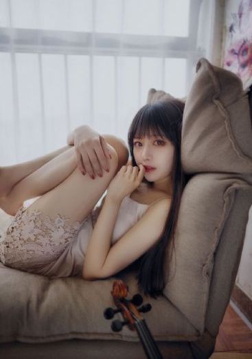 欧美办公室无内丝袜_超清高清迅雷在线观看