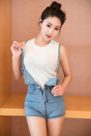 丁字裤巨乳自慰免费_BD韩语超清免费观看