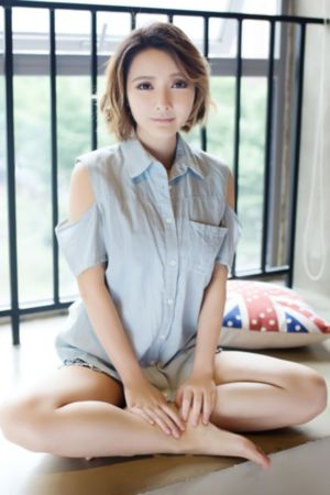 美女脱一光二净_4K在线播放